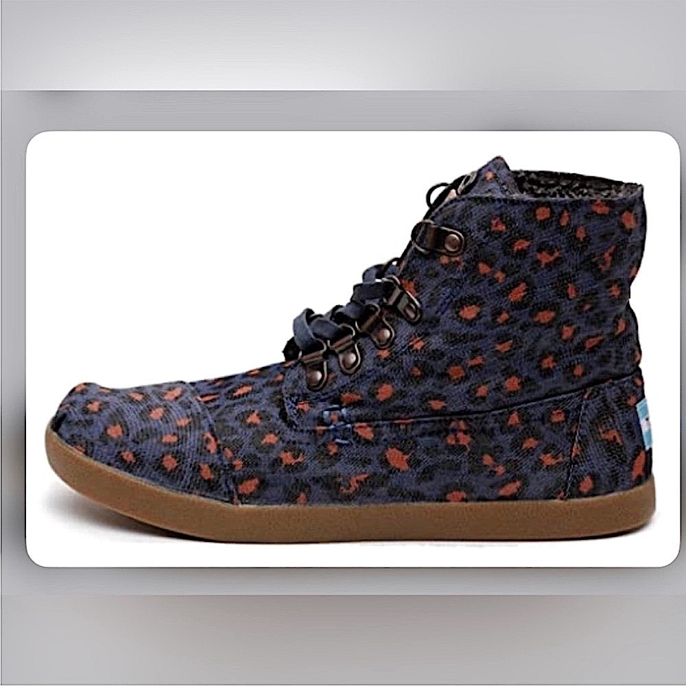 fur lined toms euc size 10